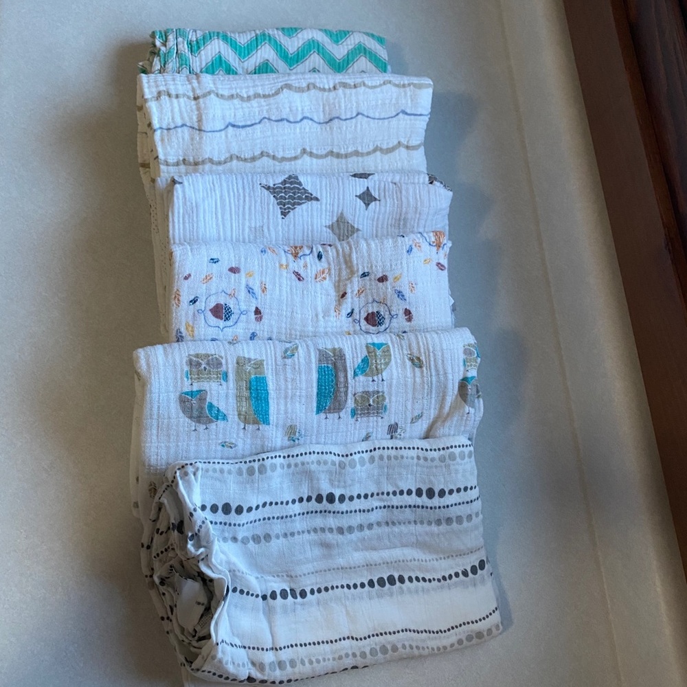 Bundle of 5 Aden & Anais Muslin Wraps
